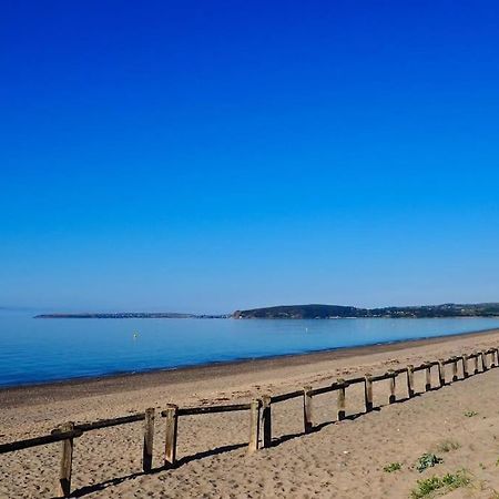 Beach Front Apartment 普尔赫利 外观 照片