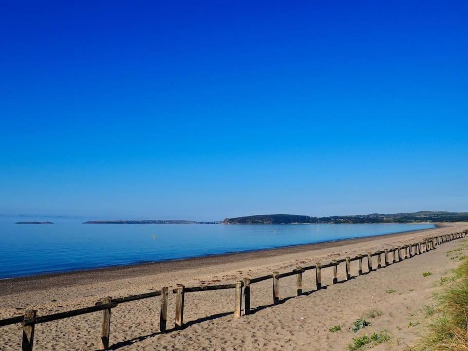 Beach Front Apartment 普尔赫利 外观 照片
