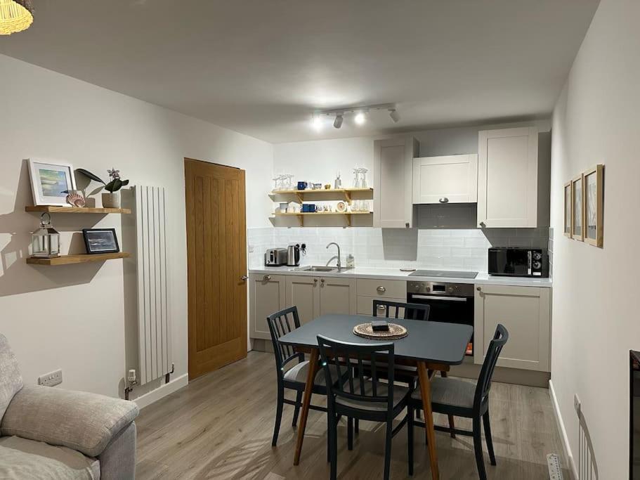 Beach Front Apartment 普尔赫利 外观 照片