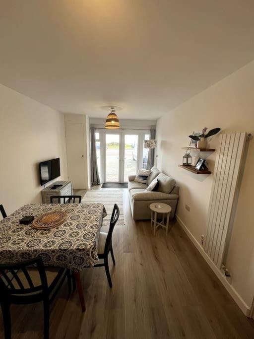 Beach Front Apartment 普尔赫利 外观 照片